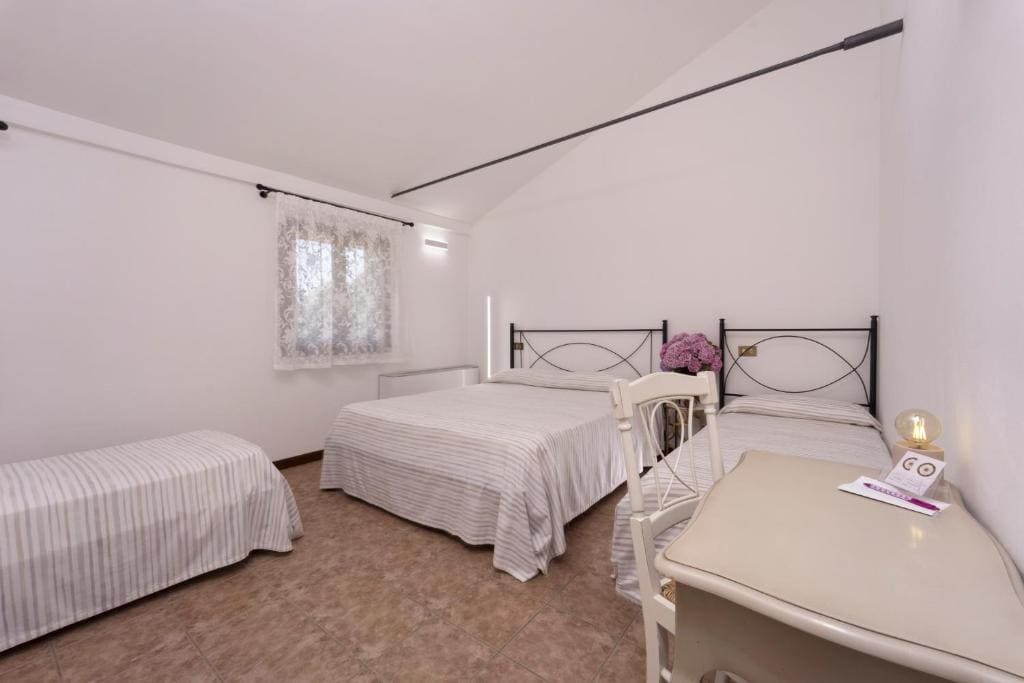 Quadruple Room with Private Bathroom room - Image 1
