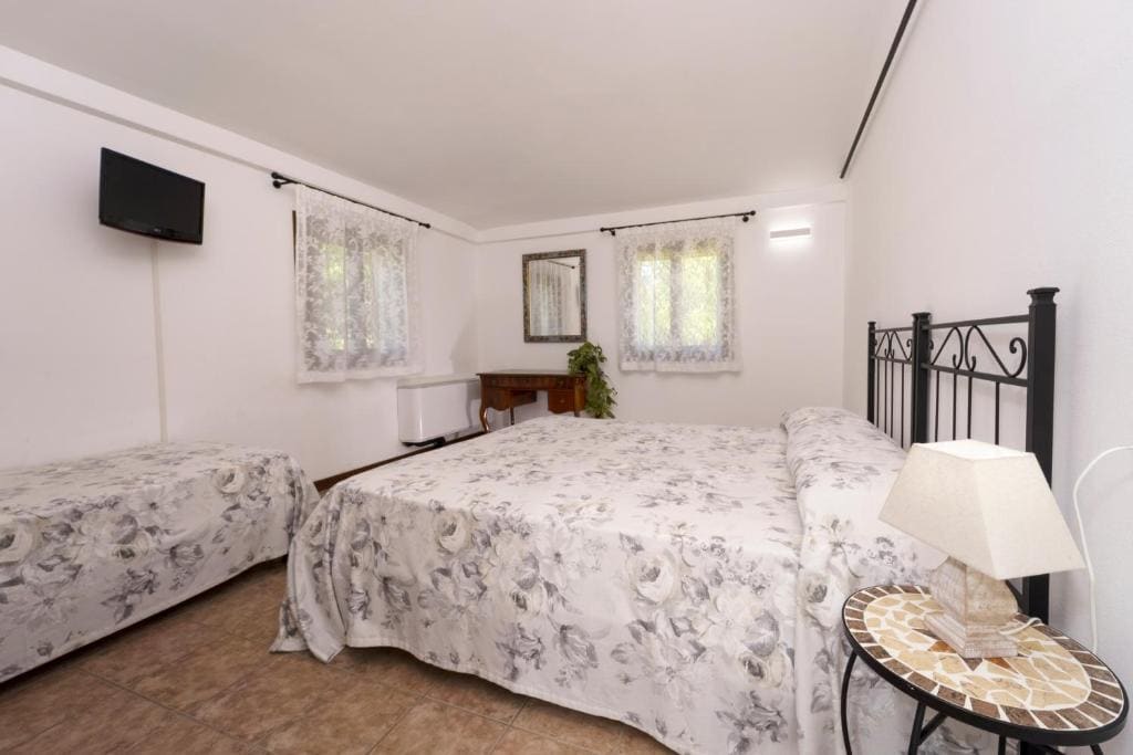 Triple Room with Private Bathroom room - Image 1