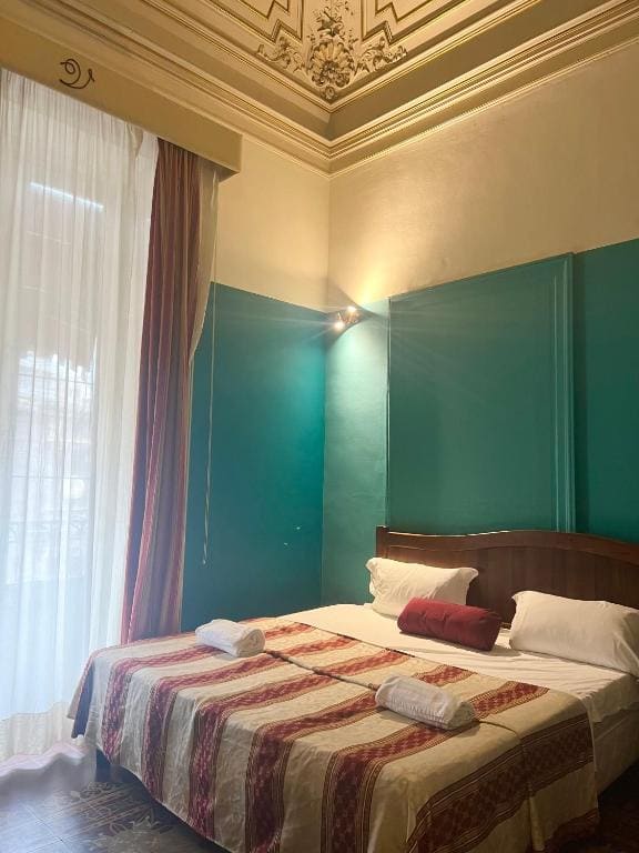 Superior Quadruple Room room - Image 1