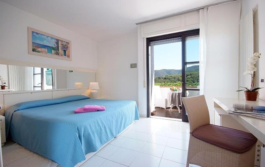 Double or Twin Room with Sea View room - Image 1
