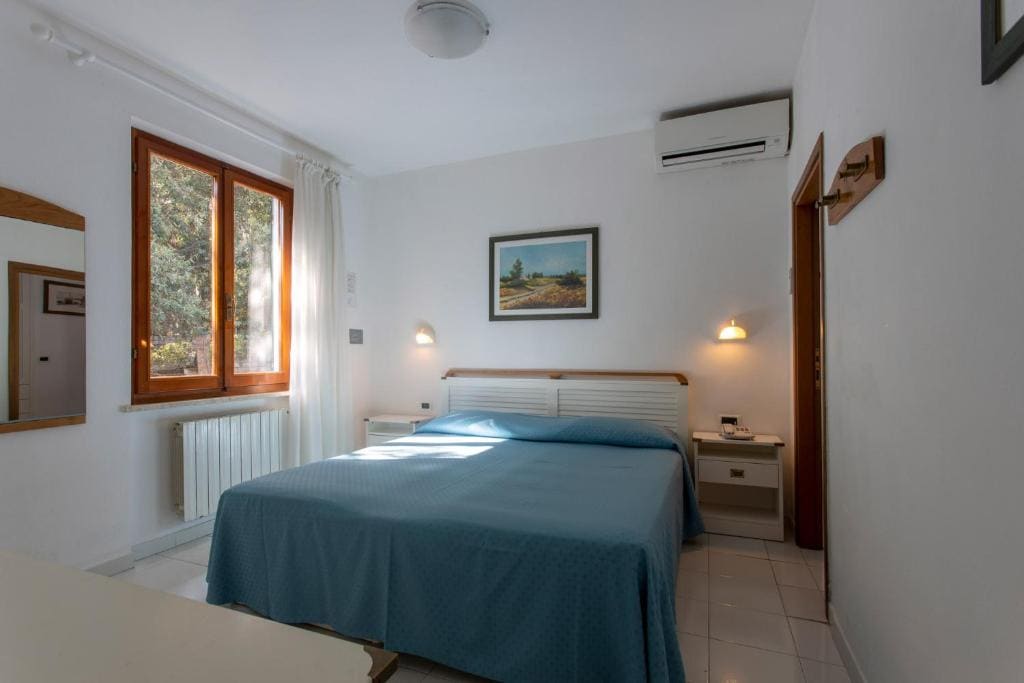 Standard Double or Twin Room room - Image 3