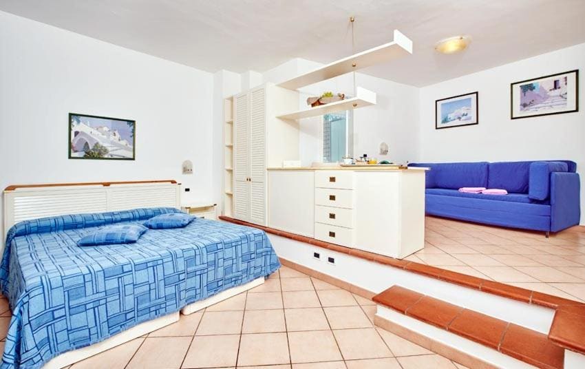 Standard Family Room room - Image 3
