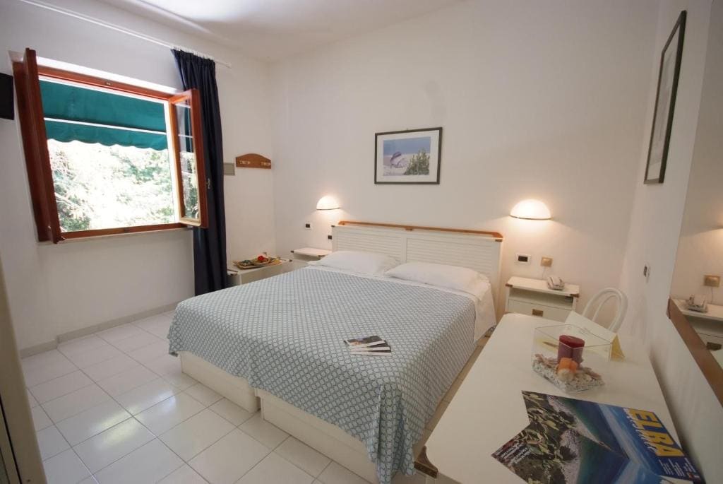 Standard Family Room room - Image 1