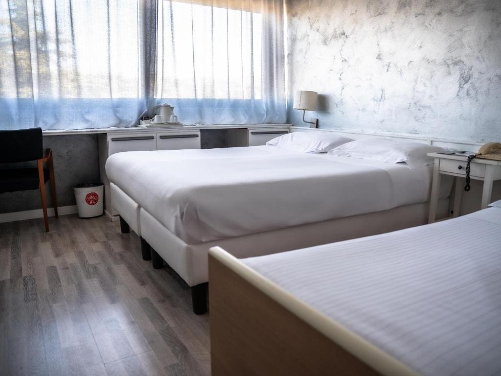 Classic Triple Room room - Image 3