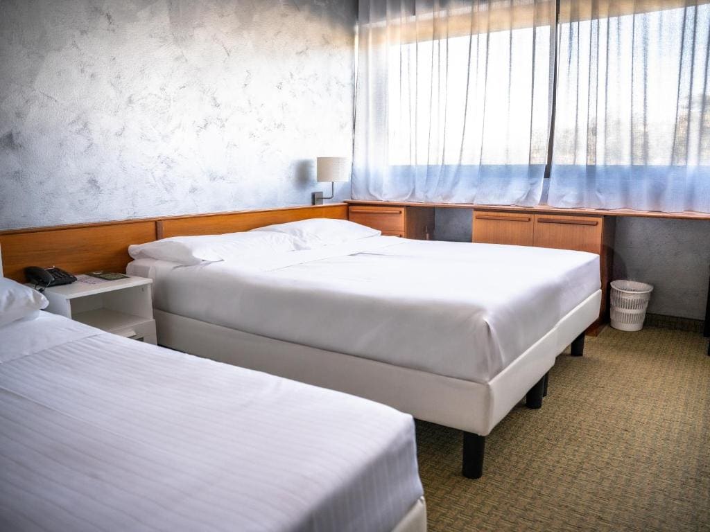 Classic Triple Room room - Image 2