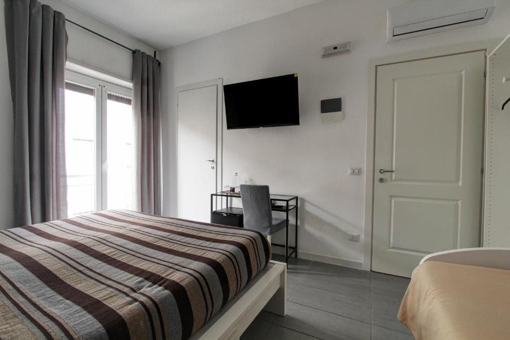 Family Room with Private Bathroom room - Image 1