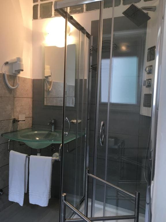Triple Room with Private Bathroom room - Image 2