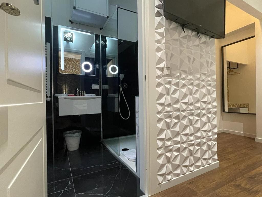 Small Double Room room - Image 2