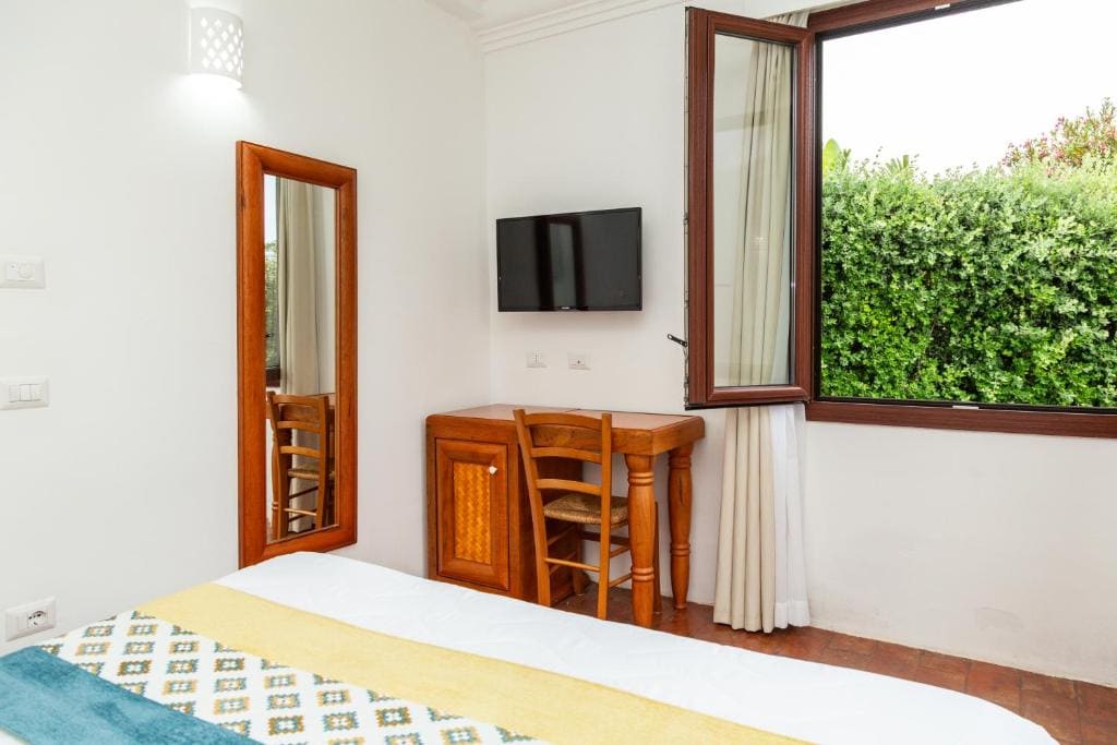 Double Room with Garden View room - Image 1
