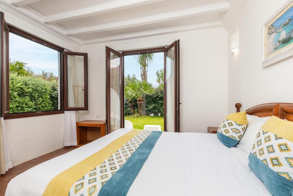 Double Room with Garden View room - Image 2