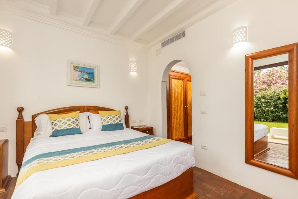 Double Room with Garden View room - Image 3