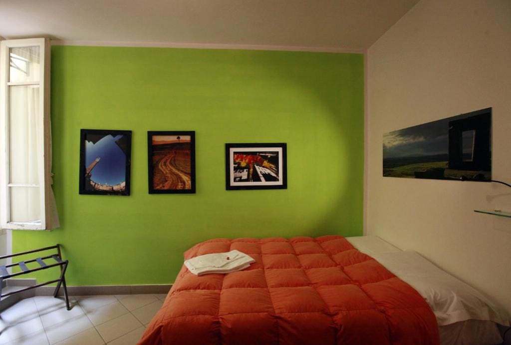 Small Double Room room - Image 2