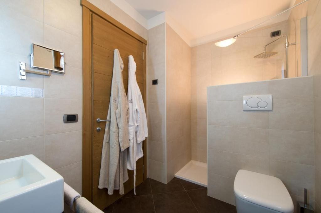 Twin Room with Balcony room - Image 1