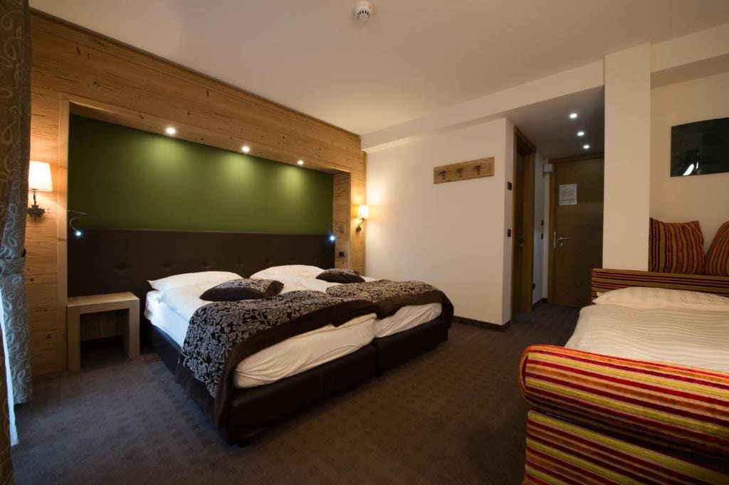 Twin Room with Balcony room - Image 2