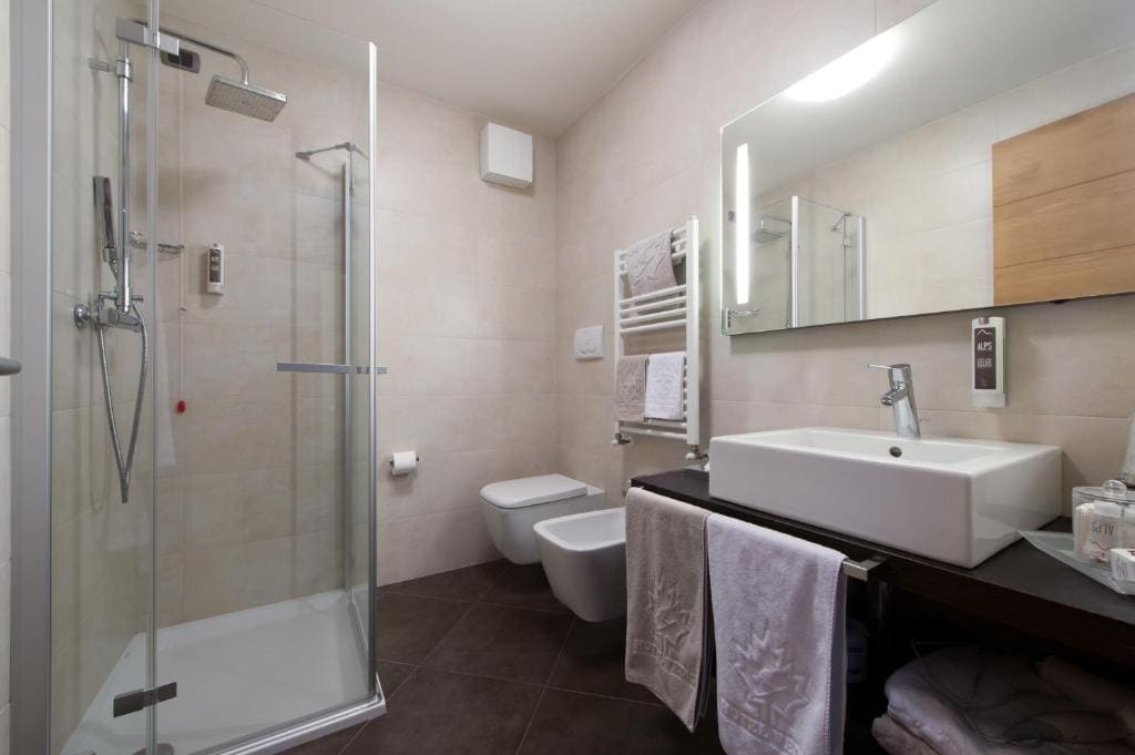 Superior Double Room with Balcony room - Image 3