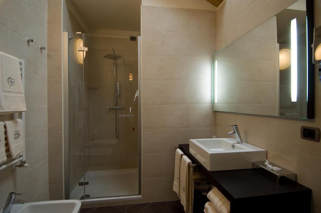 Deluxe Double or Twin Room room - Image 3
