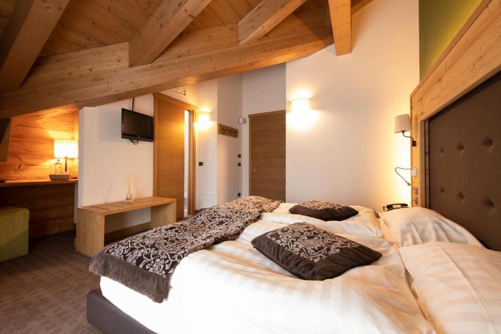 Deluxe Double or Twin Room room - Image 2