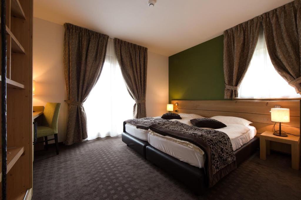 Double or Twin Room with Balcony room - Image 3