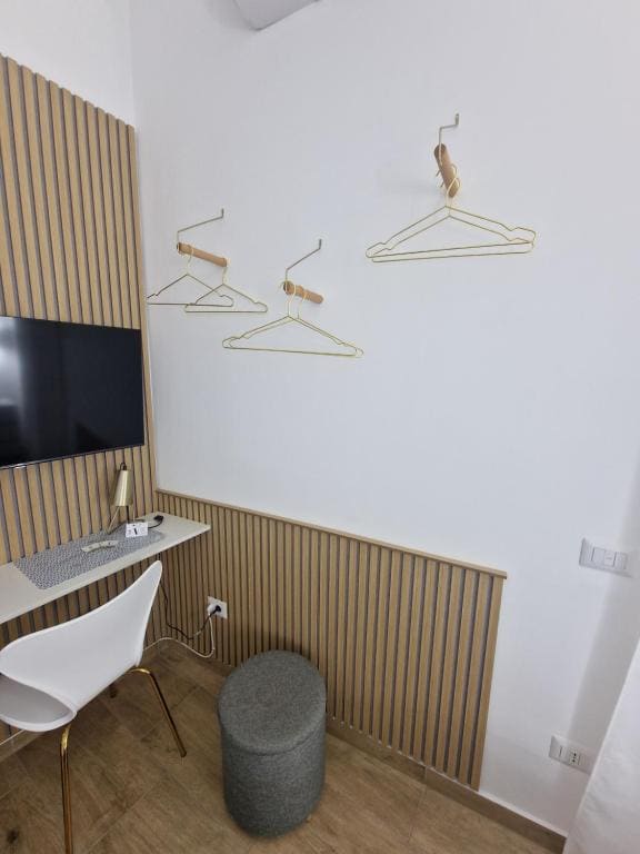 Double Room with Balcony room - Image 2
