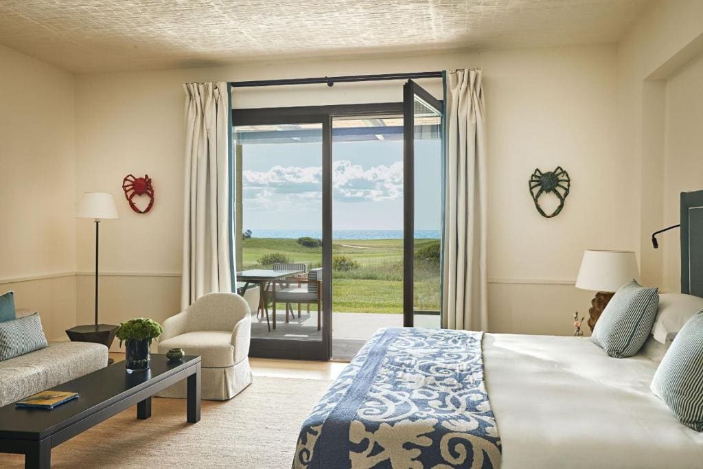Superior Double Room with Frontal Sea View room - Image 1