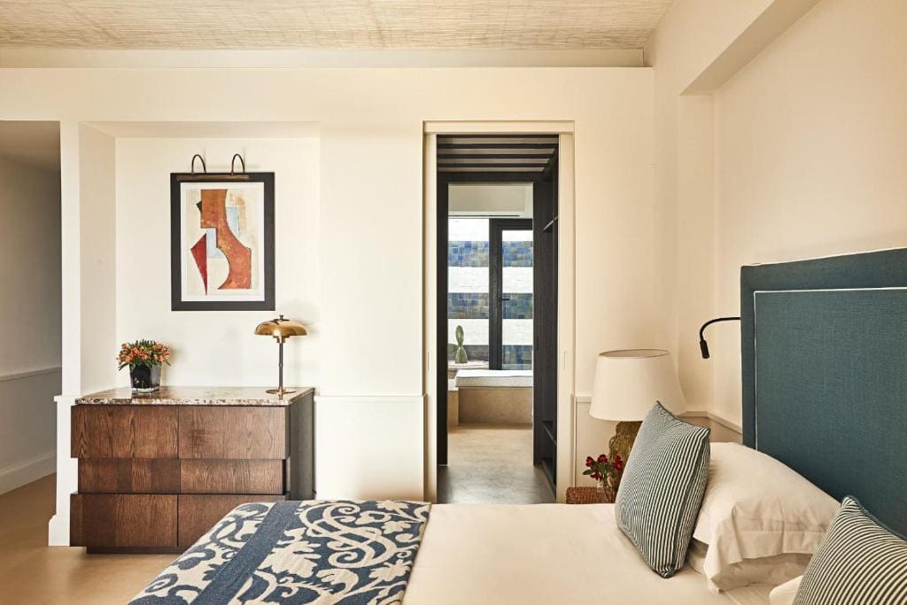 Superior Double Room with Frontal Sea View room - Image 2