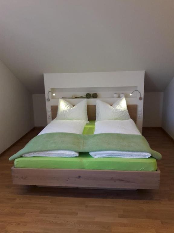 Apartment with Balcony room - Image 1