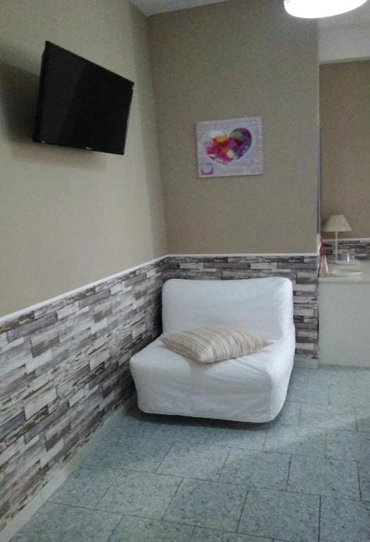 Comfort Family Room with Terrace room - Image 3