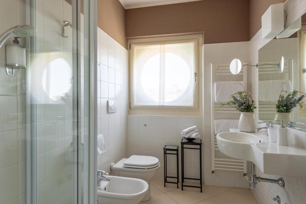Studio with Lake View room - Image 2