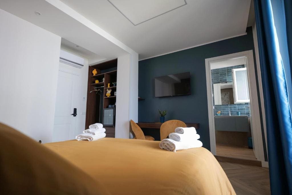 Superior King Room room - Image 3