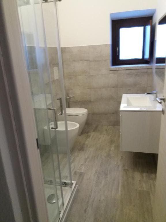 Twin Room with Private External Bathroom room - Image 3