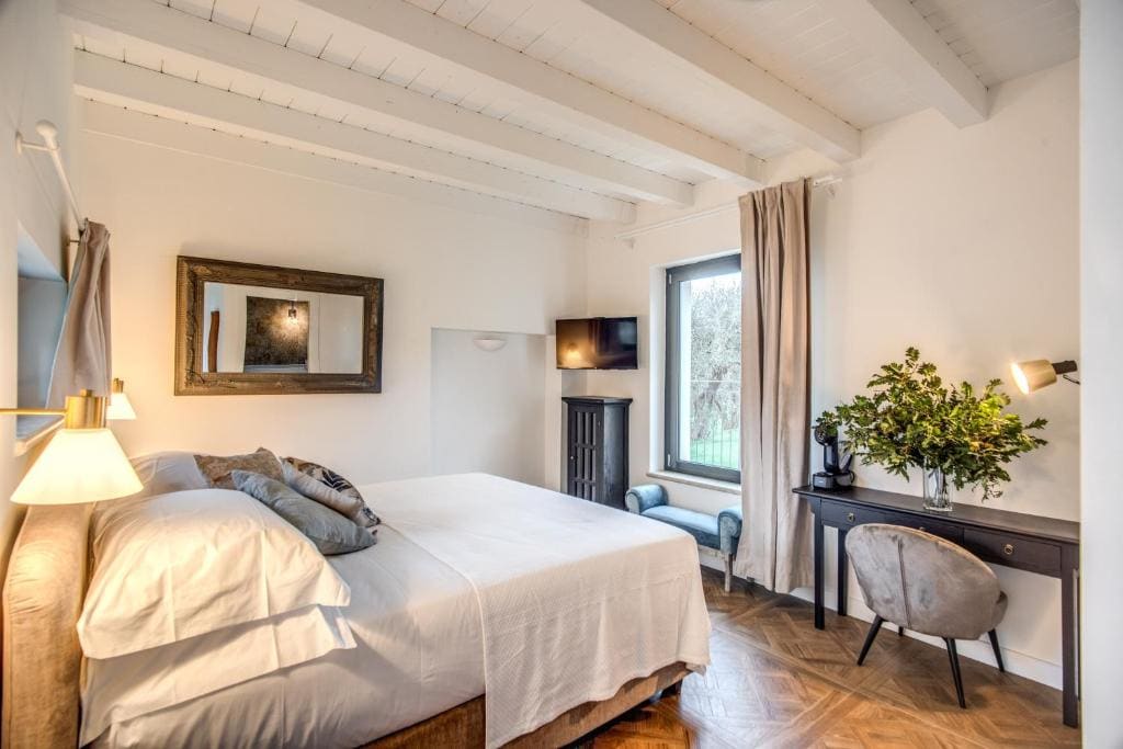 Double King Room with Garden room - Image 1