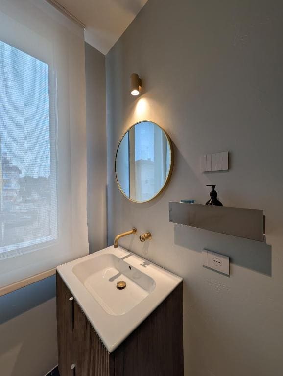 One-Bedroom Apartment - Sea Side room - Image 3