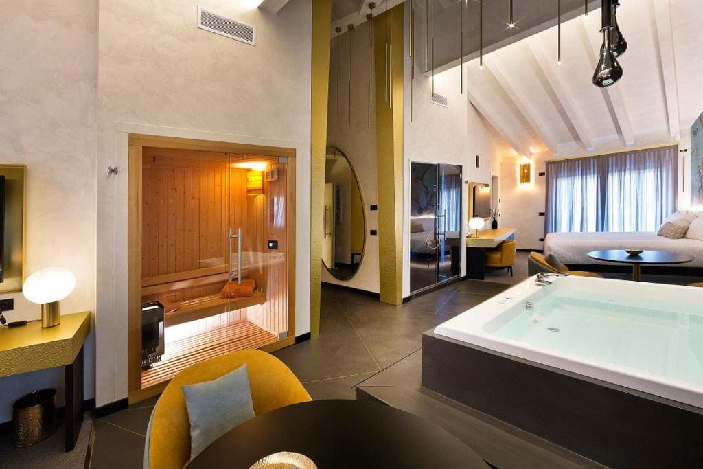 Deluxe Suite room - Image 3