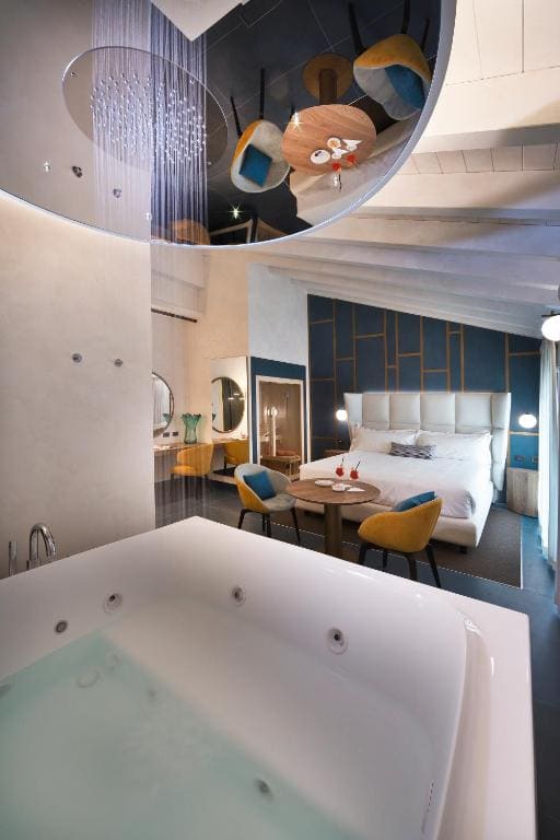 Master Suite with Spa Access room - Image 3
