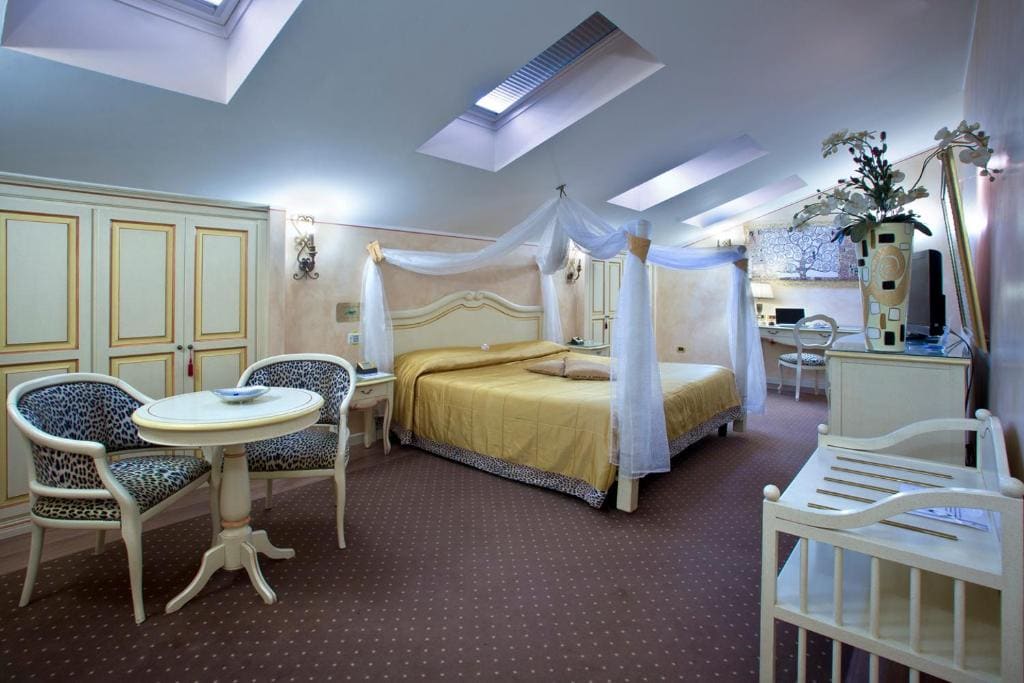Senior Suite room - Image 1
