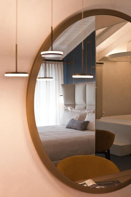 King Suite room - Image 2