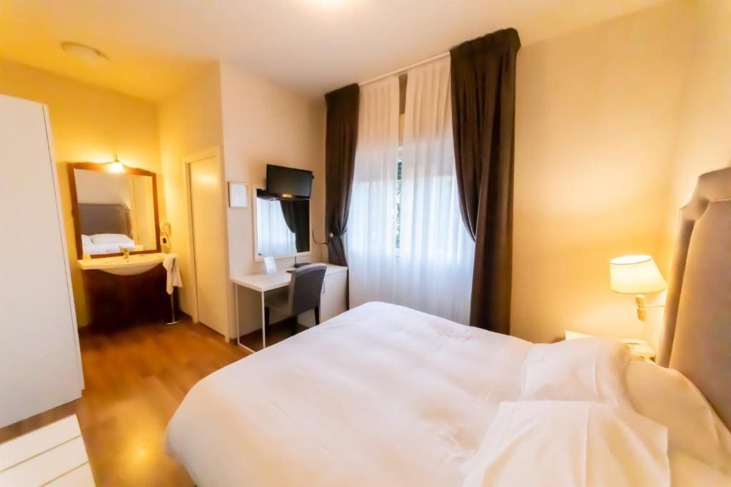 Comfort Double Room room - Image 3