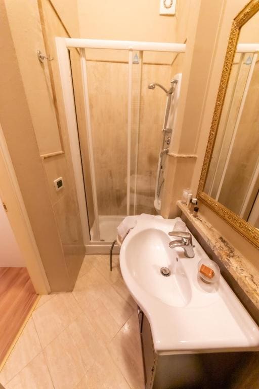 Deluxe Triple Room room - Image 3