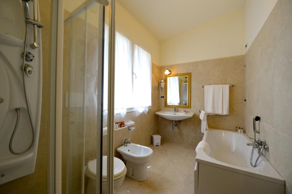 Prestige Suite room - Image 3