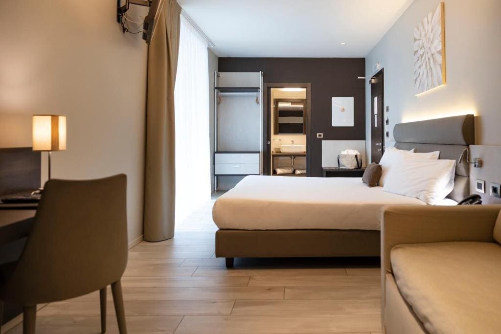 Comfort Triple Room room - Image 3