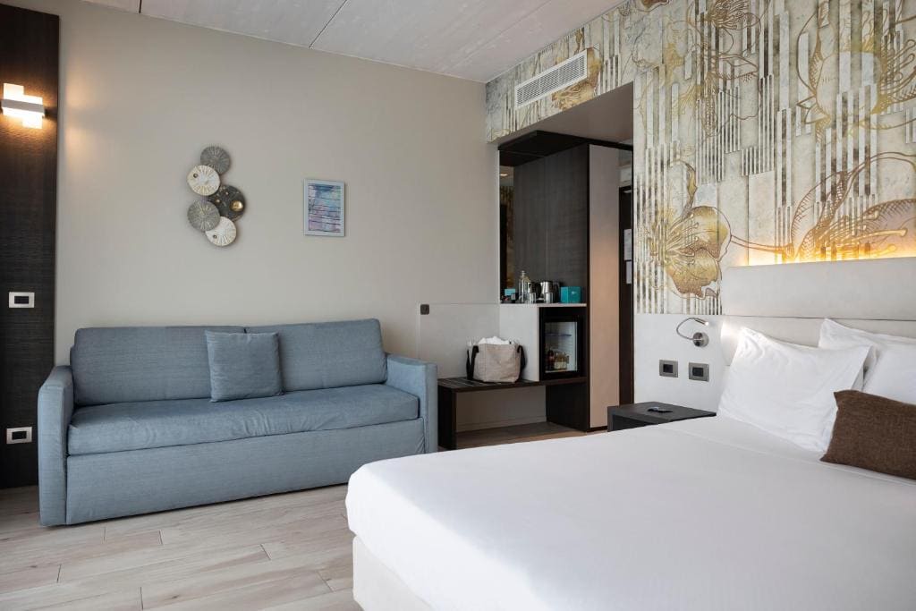 Junior Suite with Lake View room - Image 1