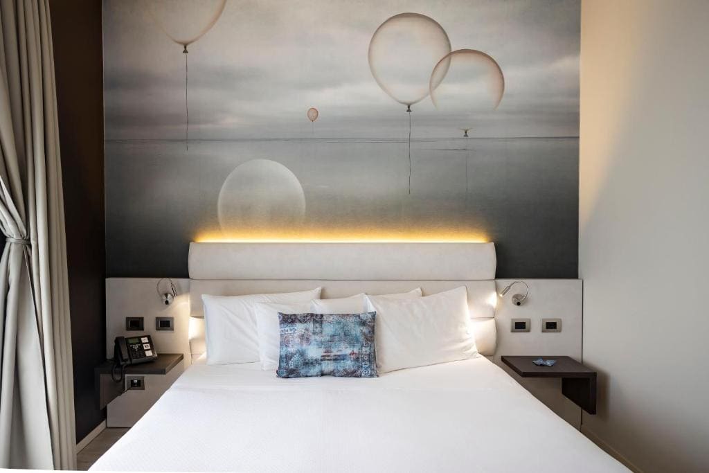 Superior Double or Twin Room with Lake View room - Image 1