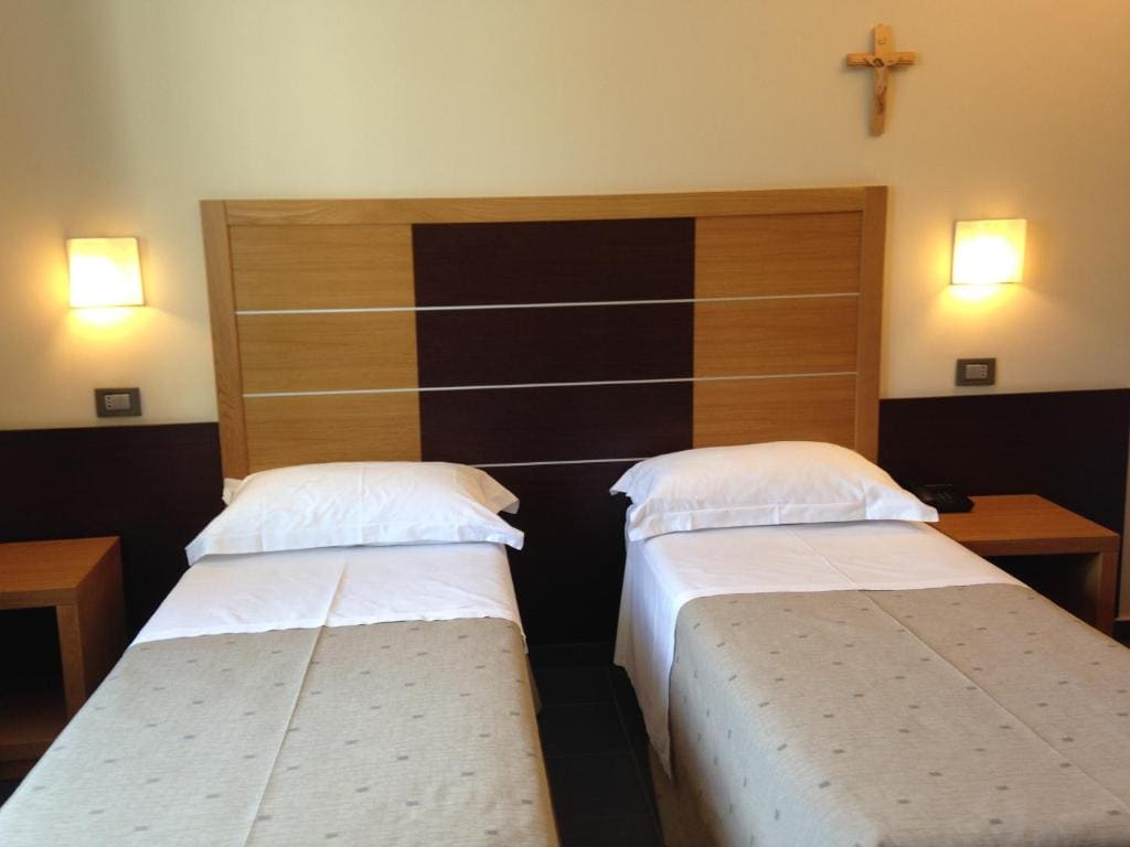 Standard Double or Twin Room room - Image 2