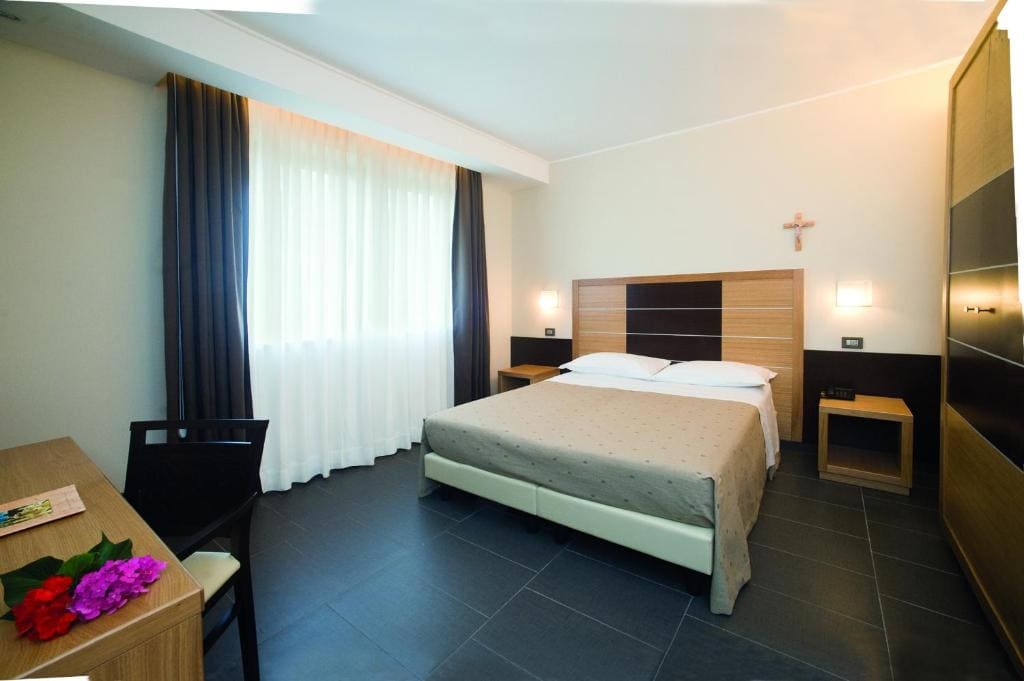Standard Double or Twin Room room - Image 1