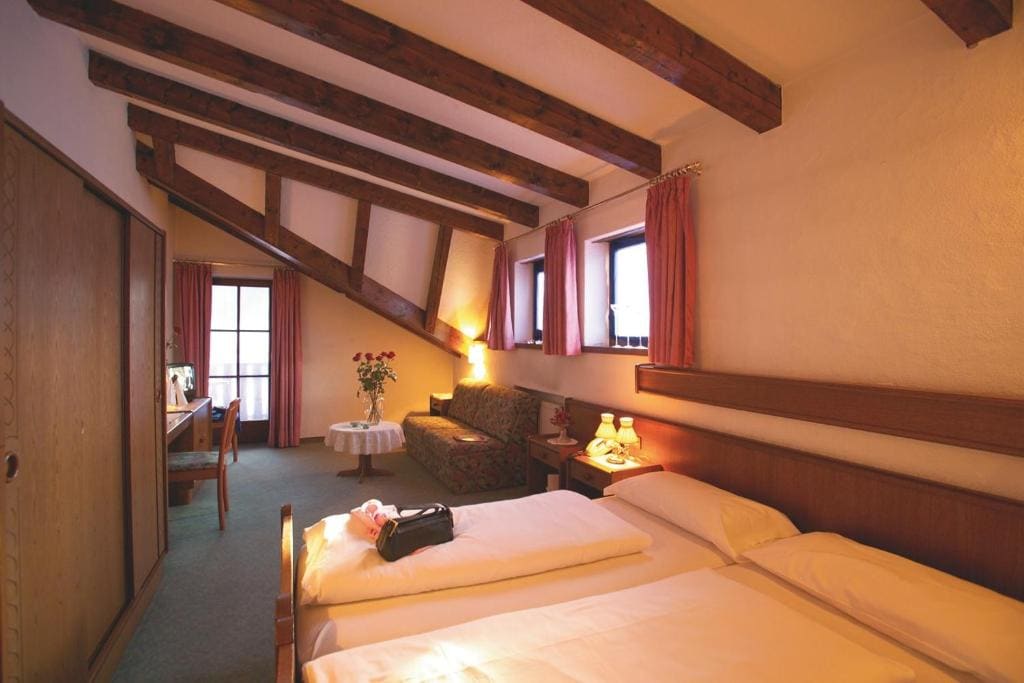 Double Room with Balcony room - Image 2