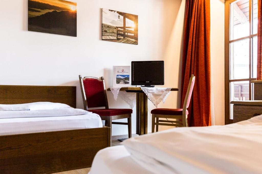 Standard Room with Two Separate Beds room - Image 1
