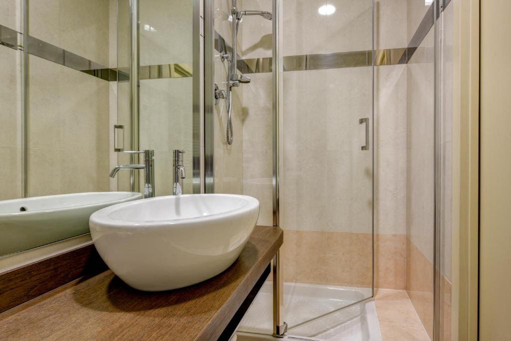 Deluxe Double Room with Lake View room - Image 2