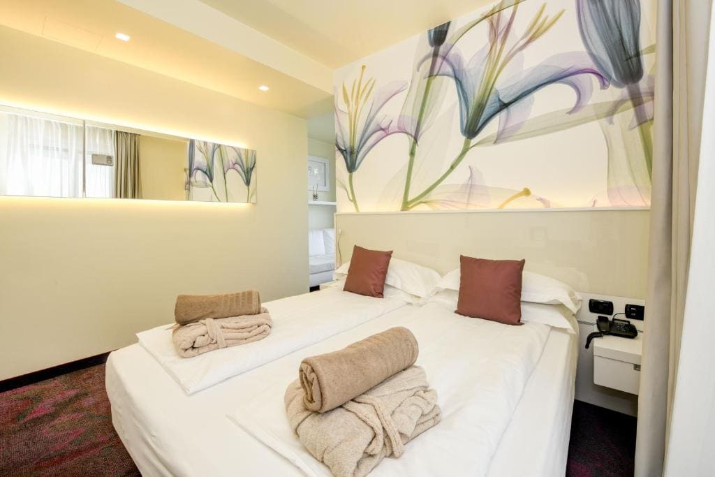 Deluxe Double Room with Lake View room - Image 1
