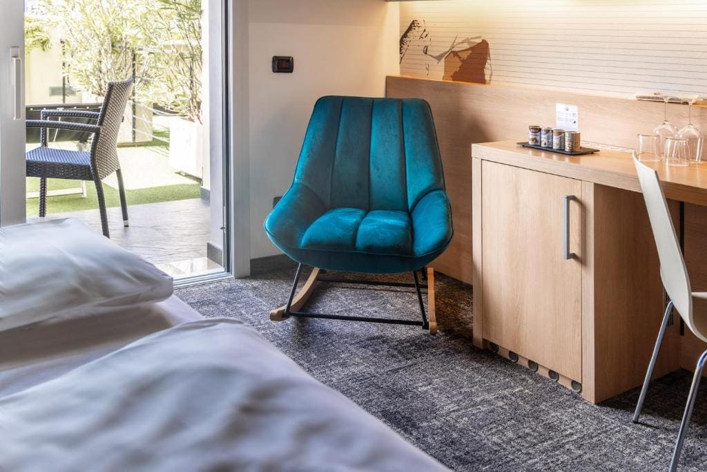 Double or Twin Room with Partial Lake View room - Image 3