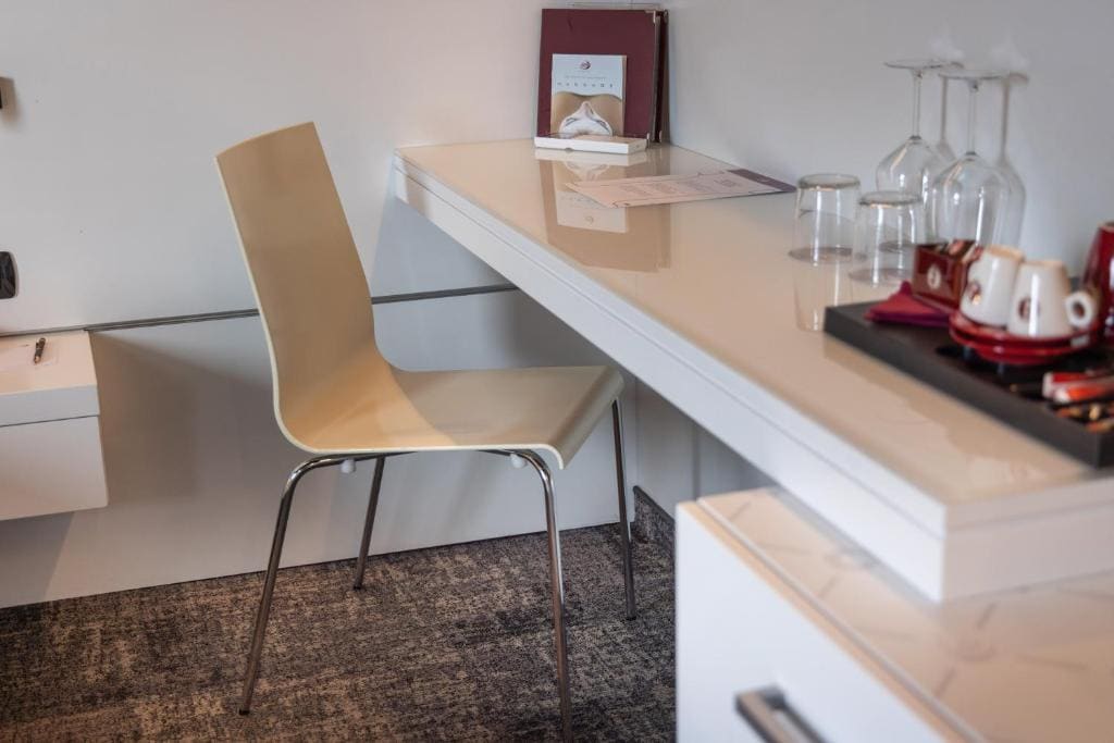 Exclusive Double Room with Partial Lake View room - Image 1